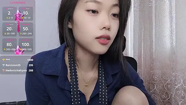 Snapshot of Lvy--v chatting on 5, 3, 2025 Lvy--v online show from 5, 3, 2025