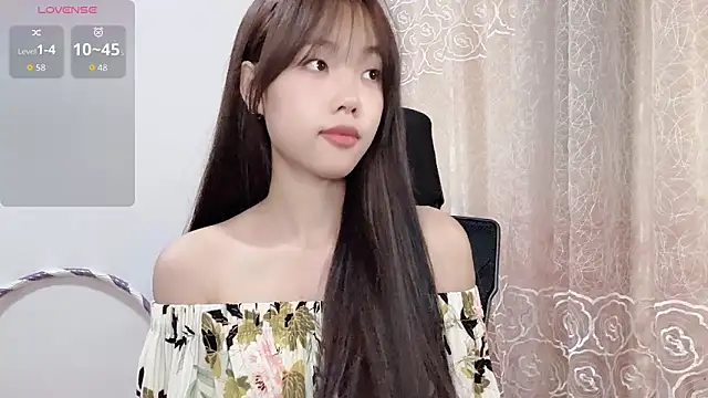 Snapshot of Lvy--v chatting on 6, 10, 2025 Lvy--v online show from 6, 10, 2025