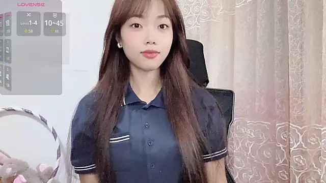 Snapshot of Lvy--v chatting on 31, 10, 2025 Lvy--v online show from 31, 10, 2025