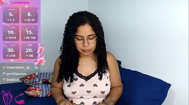 VitoriaFernandes online show from 2, 2, 2025