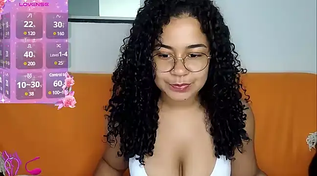 VitoriaFernandes online show from 13, 2, 2025