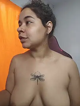 VitoriaFernandes online show from 30, 7, 2026
