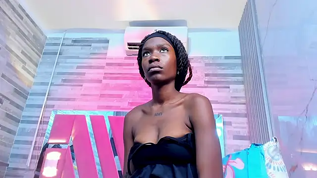 Snapshot of ebony_march chatting on 4, 12, 2025 ebony march online show from 4, 12, 2025