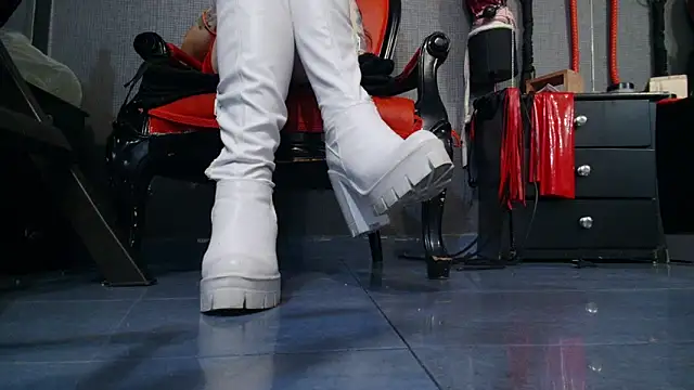 LusstCruella online show from 26, 2, 2025