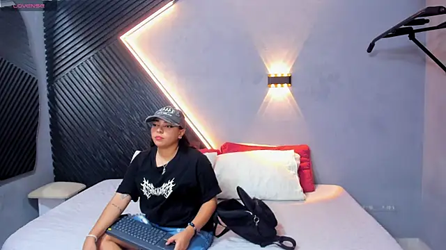 Laia and Aloby online show from 6, 8, 2026