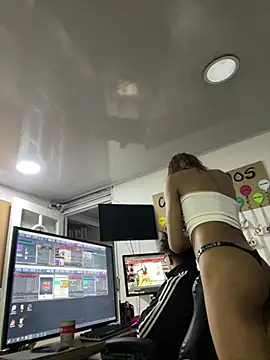 Snapshot of Nikol_Rang__ chatting on 13, 1, 2025 Nikol Rang   online show from 13, 1, 2025