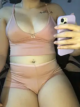 Snapshot of La_Milli chatting on 5, 3, 2026 La Milli online show from 5, 3, 2026