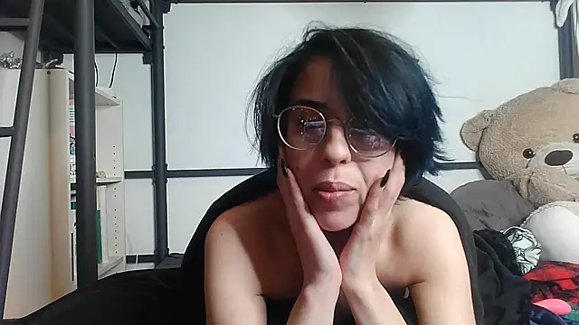 Snapshot of LisandreLaVenale chatting on 2, 2, 2025 LisandreLaVenale online show from 2, 2, 2025