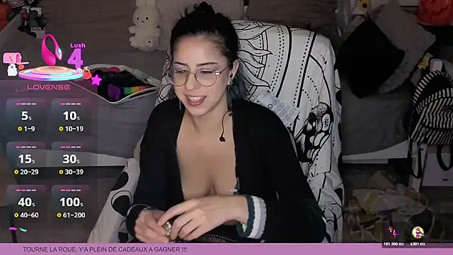 Snapshot of LisandreLaVenale chatting on 6, 11, 2025 LisandreLaVenale online show from 6, 11, 2025