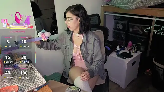 Snapshot of LisandreLaVenale chatting on 4, 2, 2026 LisandreLaVenale online show from 4, 2, 2026