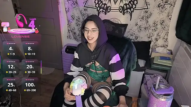 Snapshot of LisandreLaVenale chatting on 3, 3, 2026 LisandreLaVenale online show from 3, 3, 2026