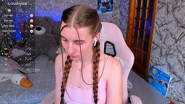 Snapshot of _flowersweeet_ chatting on 23, 10, 2025  flowersweeet  online show from 23, 10, 2025