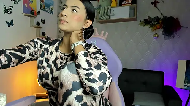 Snapshot of Alaia_Love77 chatting on 15, 12, 2025 Alaia Love77 online show from 15, 12, 2025