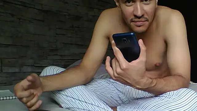 Sexylatin64 online show from 15, 4, 2026