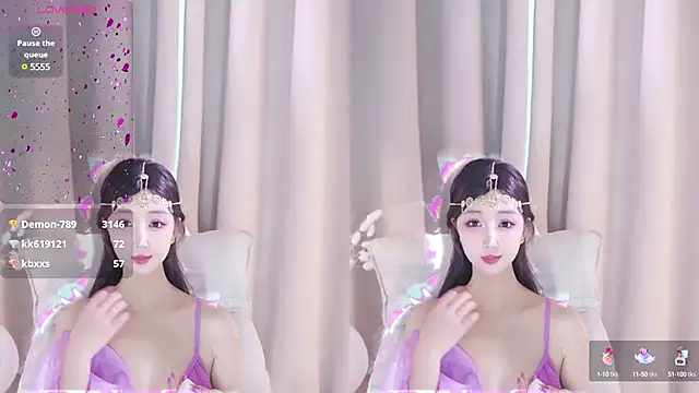 UUKiss  online show from 8, 1, 2025