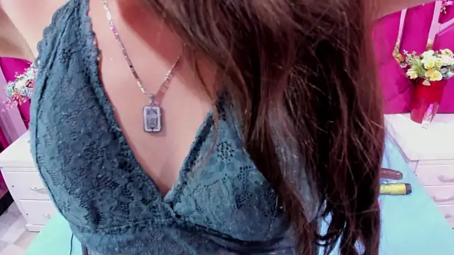 Mariana Benett online show from 23, 1, 2025