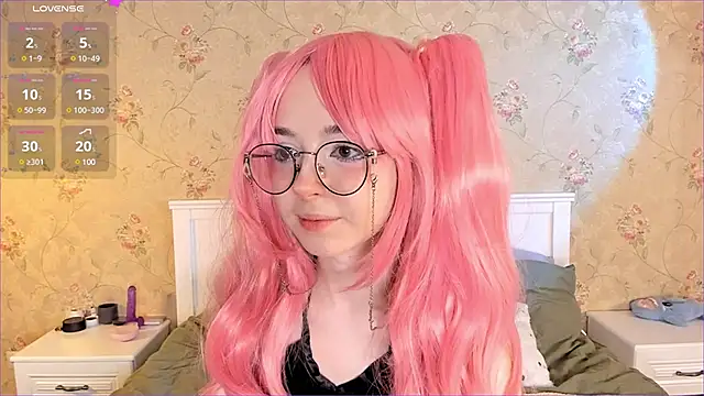 Nora Failure online show from 4, 12, 2024