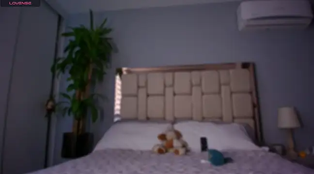 auroracaruso11 online show from 12, 1, 2025