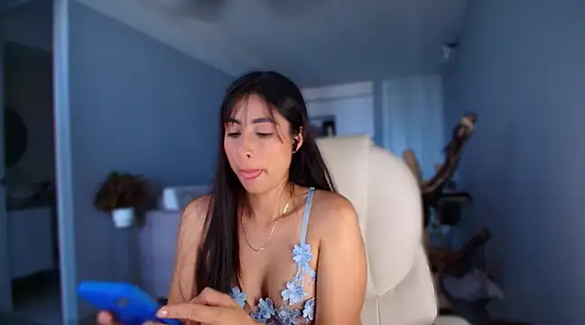 auroracaruso11 online show from 10, 3, 2025