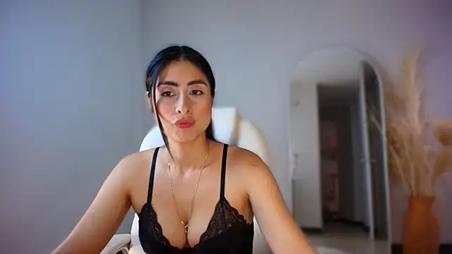 auroracaruso11 online show from 9, 11, 2025