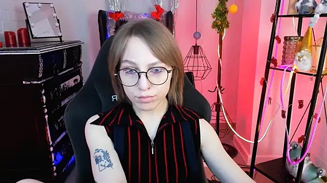 Snapshot of AphexQueen chatting on 19, 12, 2024 AphexQueen online show from 19, 12, 2024