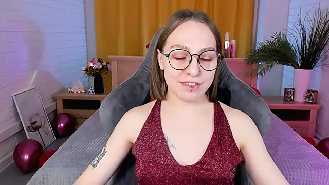 Snapshot of AphexQueen chatting on 15, 2, 2025 AphexQueen online show from 15, 2, 2025