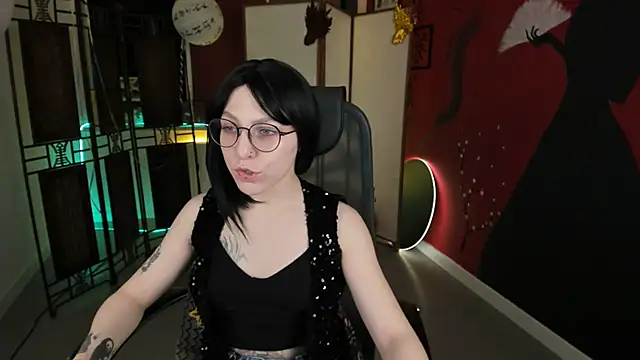 Snapshot of AphexQueen chatting on 12, 3, 2025 AphexQueen online show from 12, 3, 2025