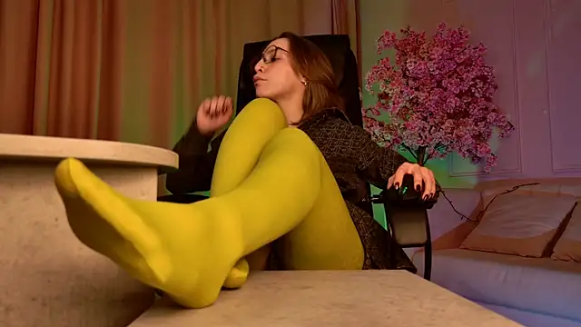 Snapshot of AphexQueen chatting on 15, 10, 2025 AphexQueen online show from 15, 10, 2025