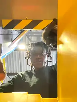 sneakylink13   online show from 15, 10, 2025