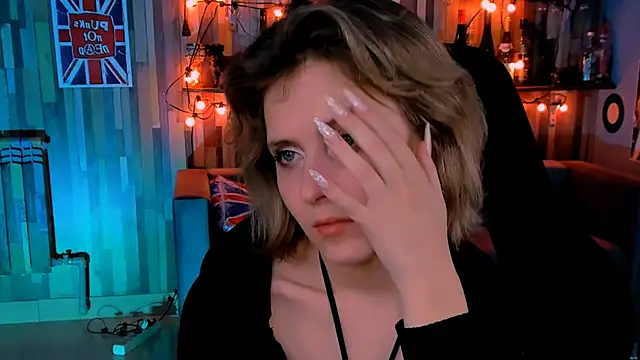 Snapshot of LolaAsmus chatting on 17, 12, 2024 LolaAsmus online show from 17, 12, 2024