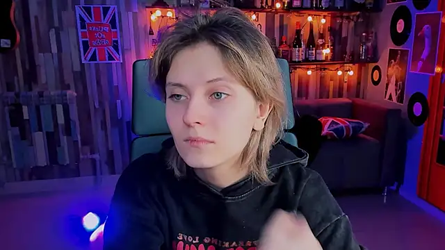 Snapshot of LolaAsmus chatting on 7, 1, 2025 LolaAsmus online show from 7, 1, 2025