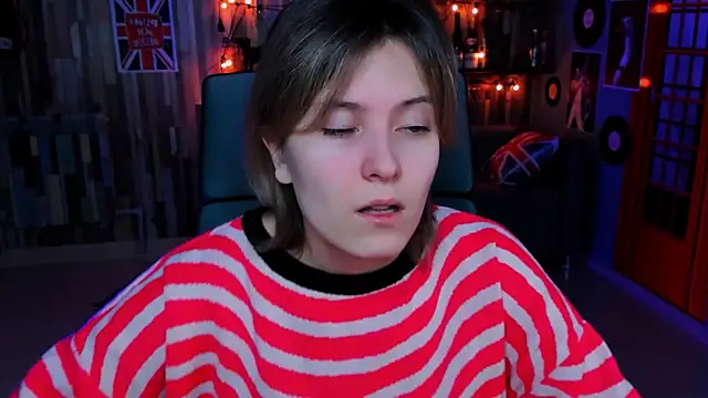 Snapshot of LolaAsmus chatting on 8, 1, 2025 LolaAsmus online show from 8, 1, 2025