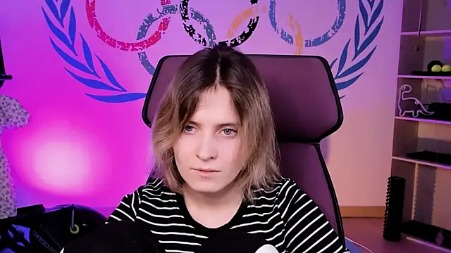 Snapshot of LolaAsmus chatting on 1, 2, 2025 LolaAsmus online show from 1, 2, 2025