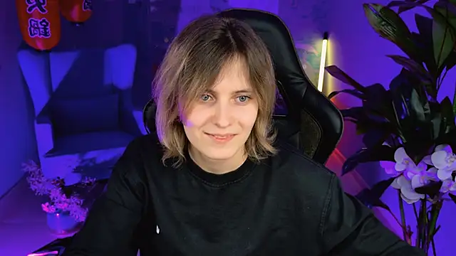 Snapshot of LolaAsmus chatting on 4, 2, 2025 LolaAsmus online show from 4, 2, 2025