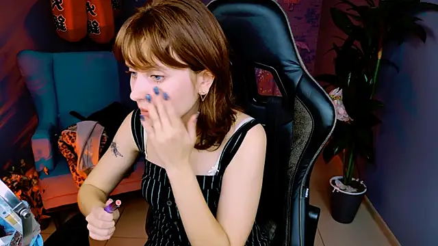 Snapshot of LolaAsmus chatting on 11, 10, 2025 LolaAsmus online show from 11, 10, 2025