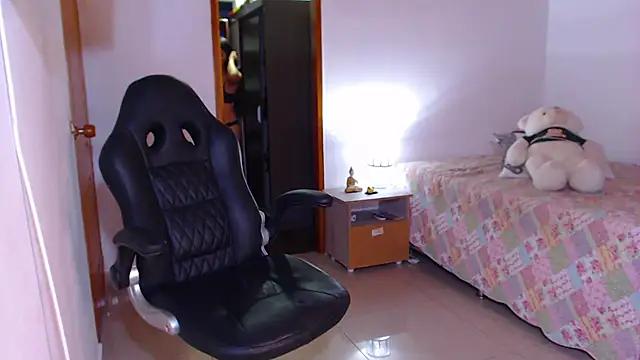 Snapshot of Otilia_Sigrid chatting on 20, 12, 2024 Otilia Sigrid online show from 20, 12, 2024