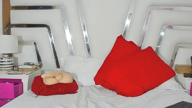 Snapshot of SaraaJhons chatting on 4, 3, 2025 SaraaJhons online show from 4, 3, 2025