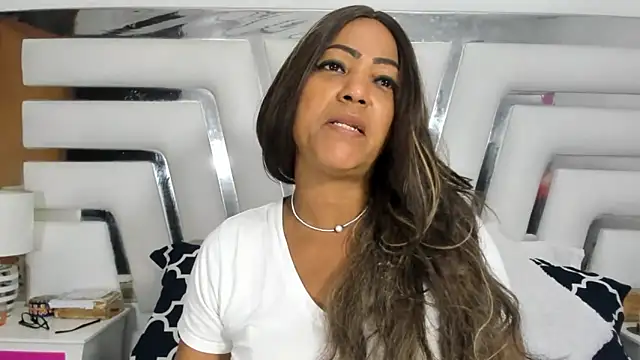 Snapshot of SaraaJhons chatting on 8, 3, 2025 SaraaJhons online show from 8, 3, 2025