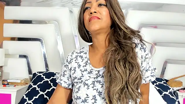 Snapshot of SaraaJhons chatting on 10, 3, 2025 SaraaJhons online show from 10, 3, 2025