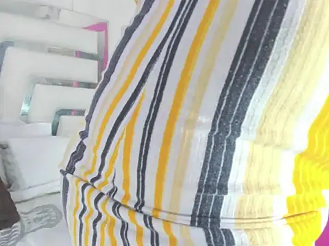 Snapshot of SaraaJhons chatting on 15, 10, 2025 SaraaJhons online show from 15, 10, 2025