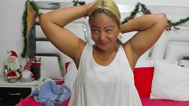 Snapshot of SaraaJhons chatting on 15, 12, 2025 SaraaJhons online show from 15, 12, 2025