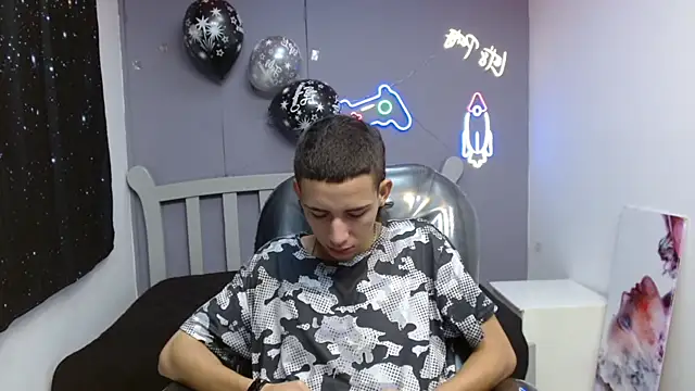 Snapshot of JackSwan18 chatting on 8, 1, 2025 JackSwan18 online show from 8, 1, 2025