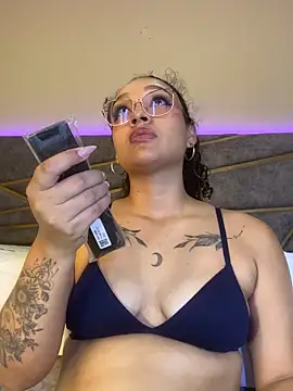 Snapshot of EMILYY_FOXY chatting on 4, 6, 2026 EMILYY FOXY online show from 4, 6, 2026