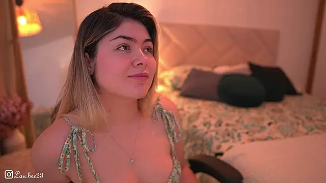 Lau Bee online show from 2, 11, 2025