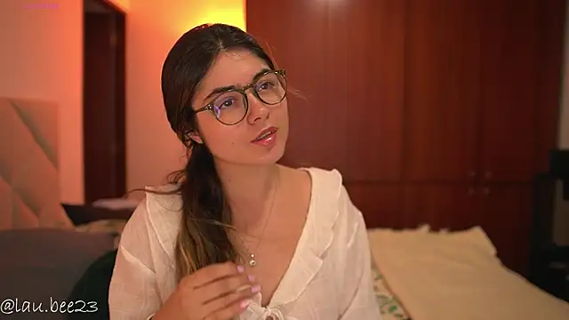 Lau Bee online show from 18, 7, 2026