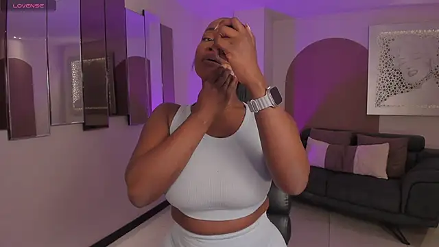 SavannahStorm online show from 3, 12, 2025