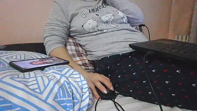 MikaKors online show from 6, 1, 2025