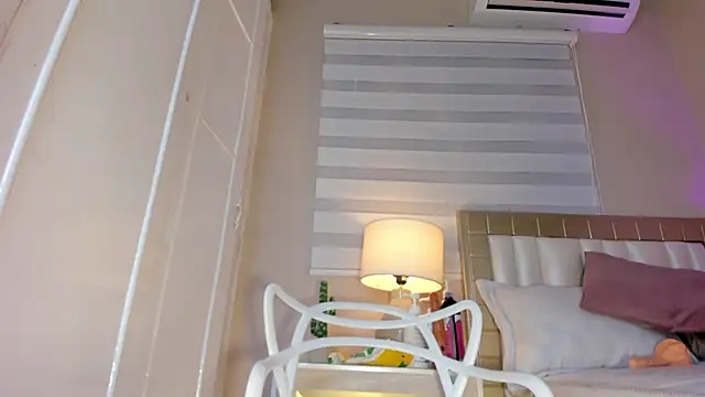 zoe sky  online show from 20, 3, 2025