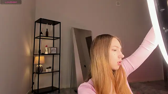 Snapshot of elfinvibes chatting on 18, 9, 2025 elfinvibes online show from 18, 9, 2025