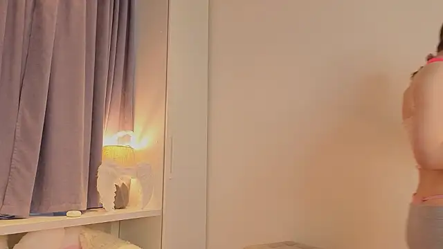 Snapshot of elfinvibes chatting on 2, 2, 2026 elfinvibes online show from 2, 2, 2026